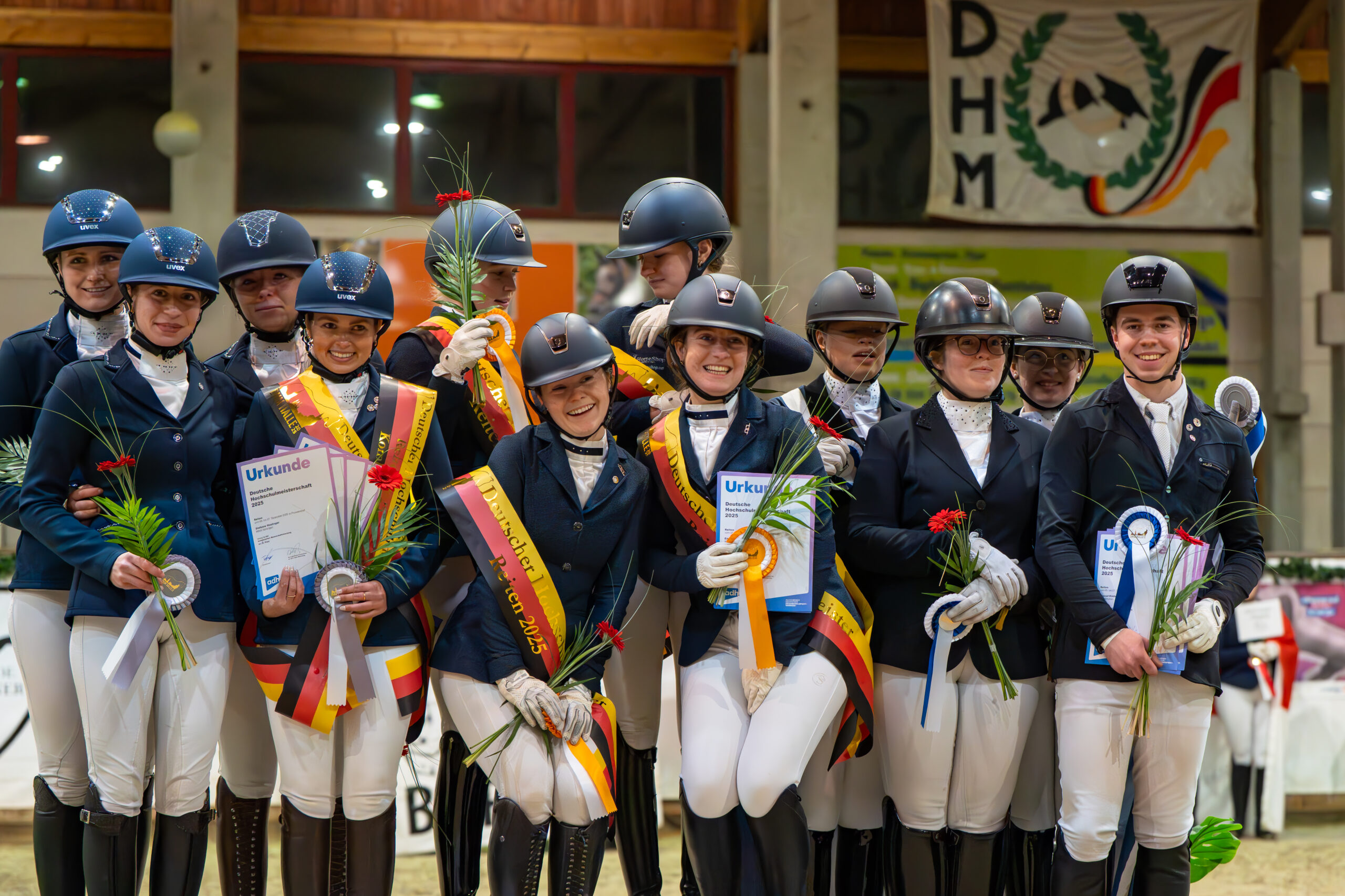 Sieger der Mannschaftswertung, Rang 1 WG Gießen (Pauline Borde, Emilie Trabi, Emma Cziesla), Rang 2
HfWU Nürtingen (Kim Cronauer, Laura Bräuninger, Stefanie Haslinger), Rang 3 WG München (Raphaela Meixner,
Konrad Köhler, Hanna Hagenbrock); Foto Julia Fiona Haidvogel